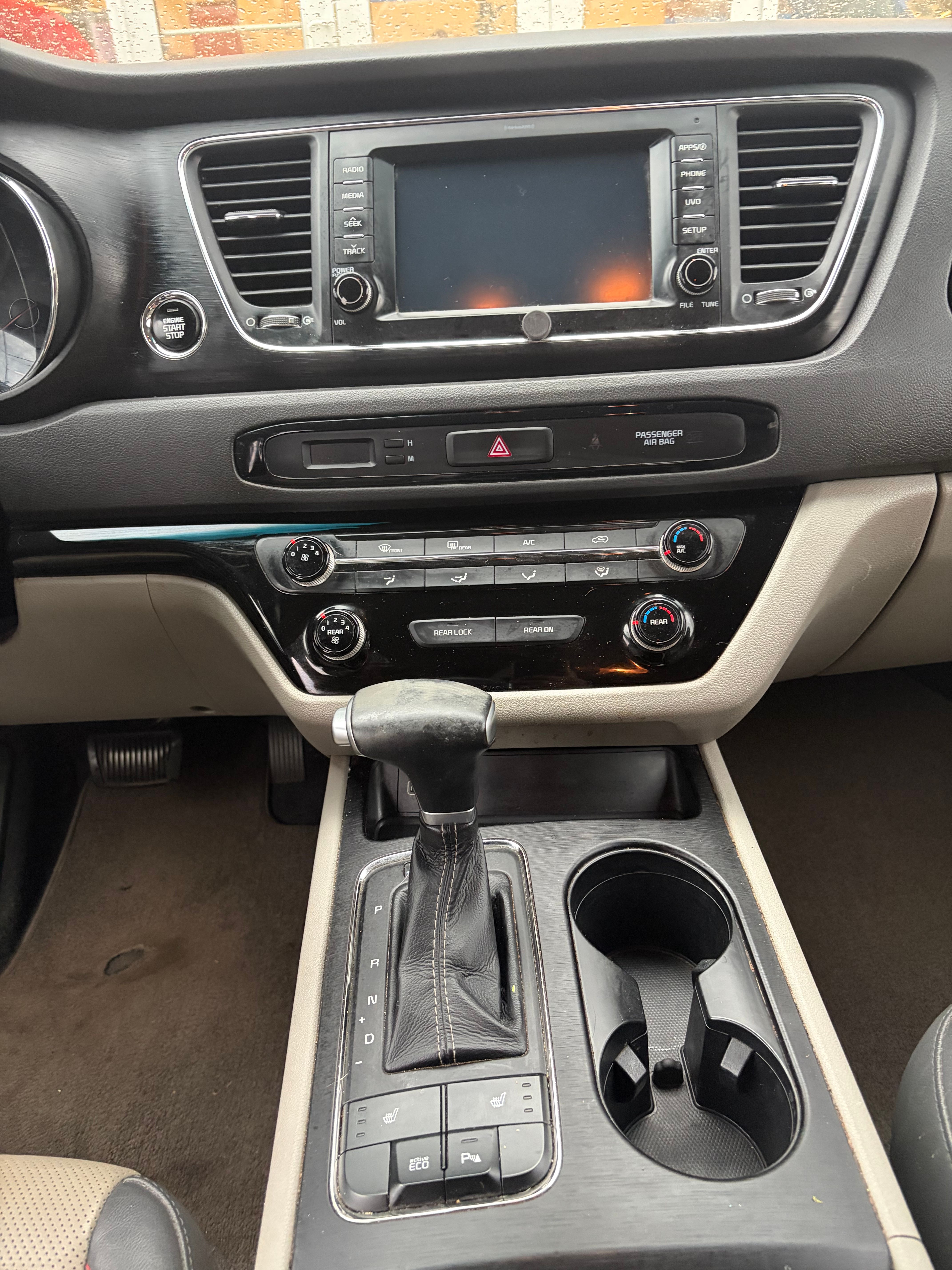 Used 2017 Kia Sedona LX w/ LX Essentials Premium Package FWD image 4
