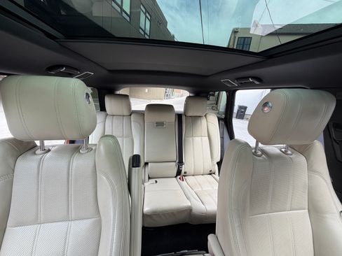 Used 2017 Land Rover Range Rover HSE image 15