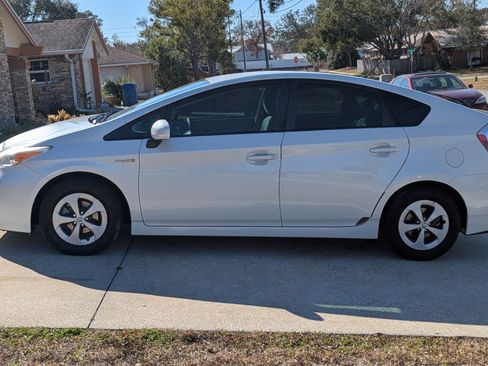 Used 2015 Toyota Prius Two image 18