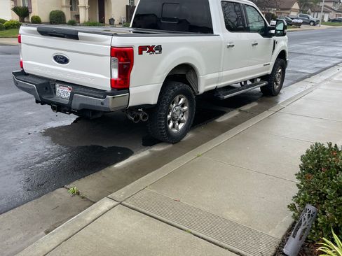Used 2017 Ford F250 Lariat w/ Lariat Ultimate Package image 4