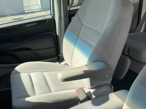 Used 2017 Dodge Grand Caravan SE w/ Power Window Group image 17