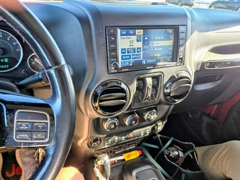 Used 2012 Jeep Wrangler Unlimited Sahara image 14