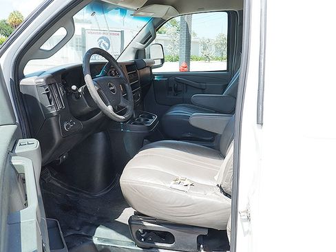 Used 2017 GMC Savana 2500 Extended RWD image 9