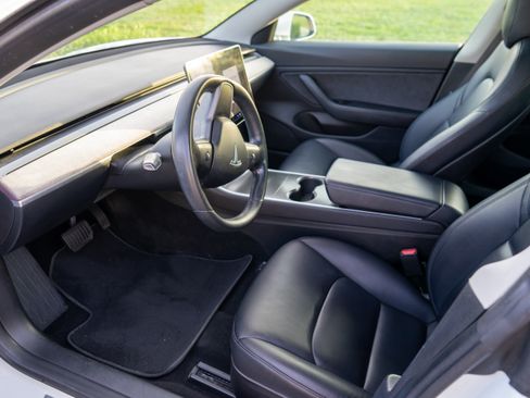 Used 2018 Tesla Model 3 Long Range image 10