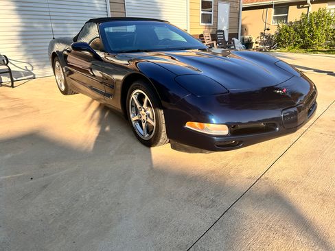 Used 2000 Chevrolet Corvette Convertible w/ Memory Pkg RWD image 2