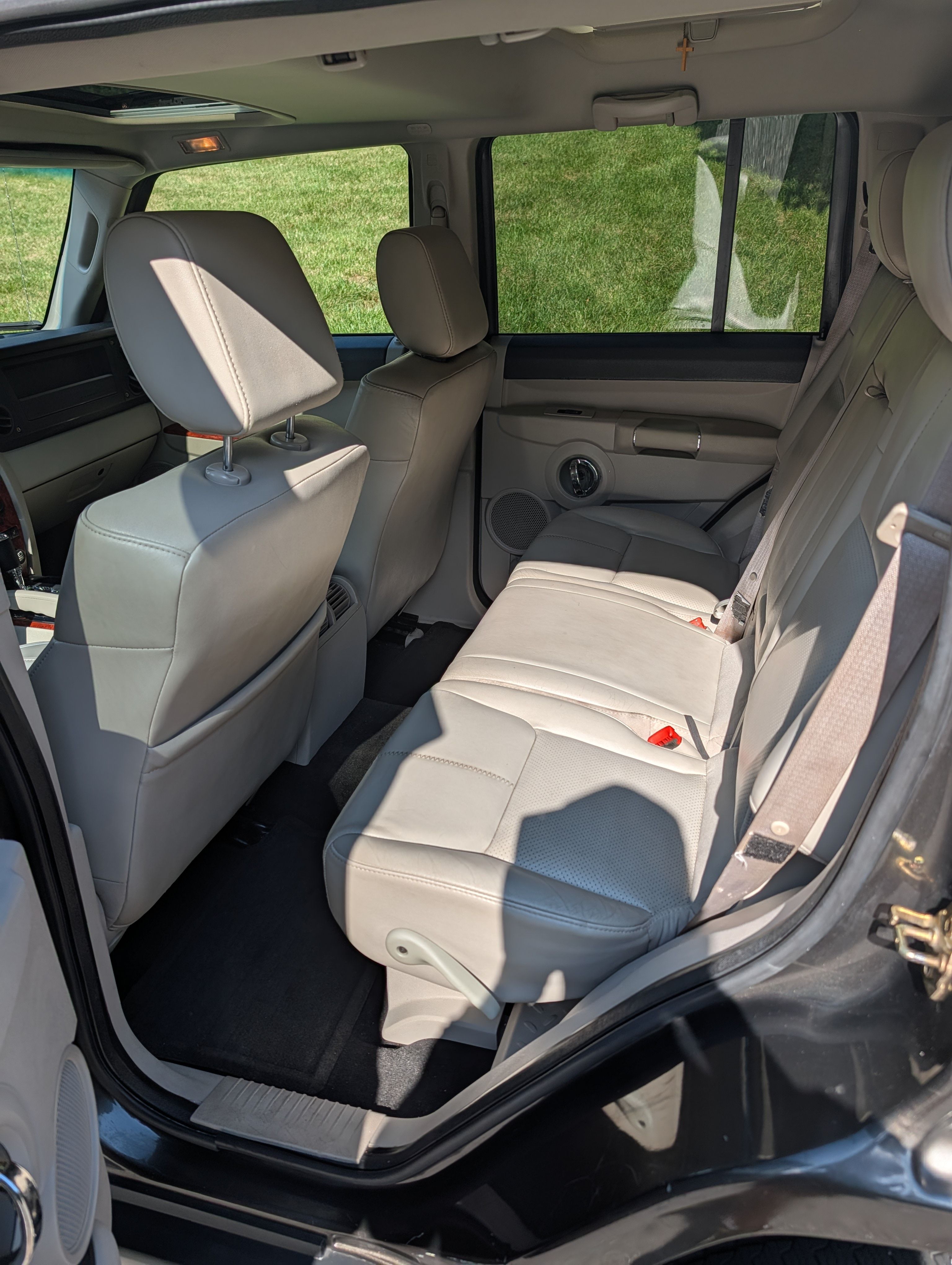 Used 2006 Jeep Commander Limited AWD/4WD image 15