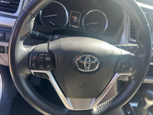 Used 2017 Toyota Highlander Limited image 10