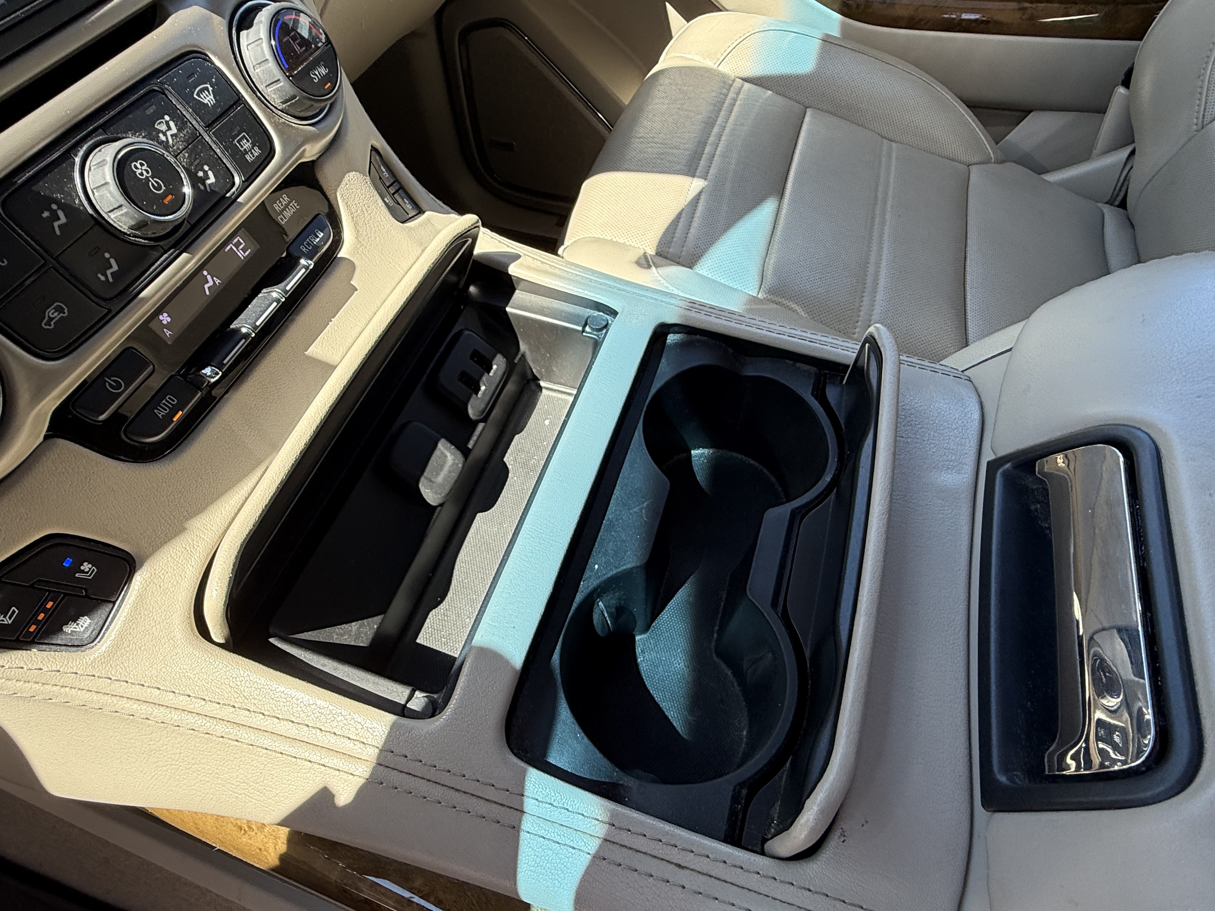 Used 2017 GMC Yukon XL Denali w/ Open Road Package AWD/4WD image 16