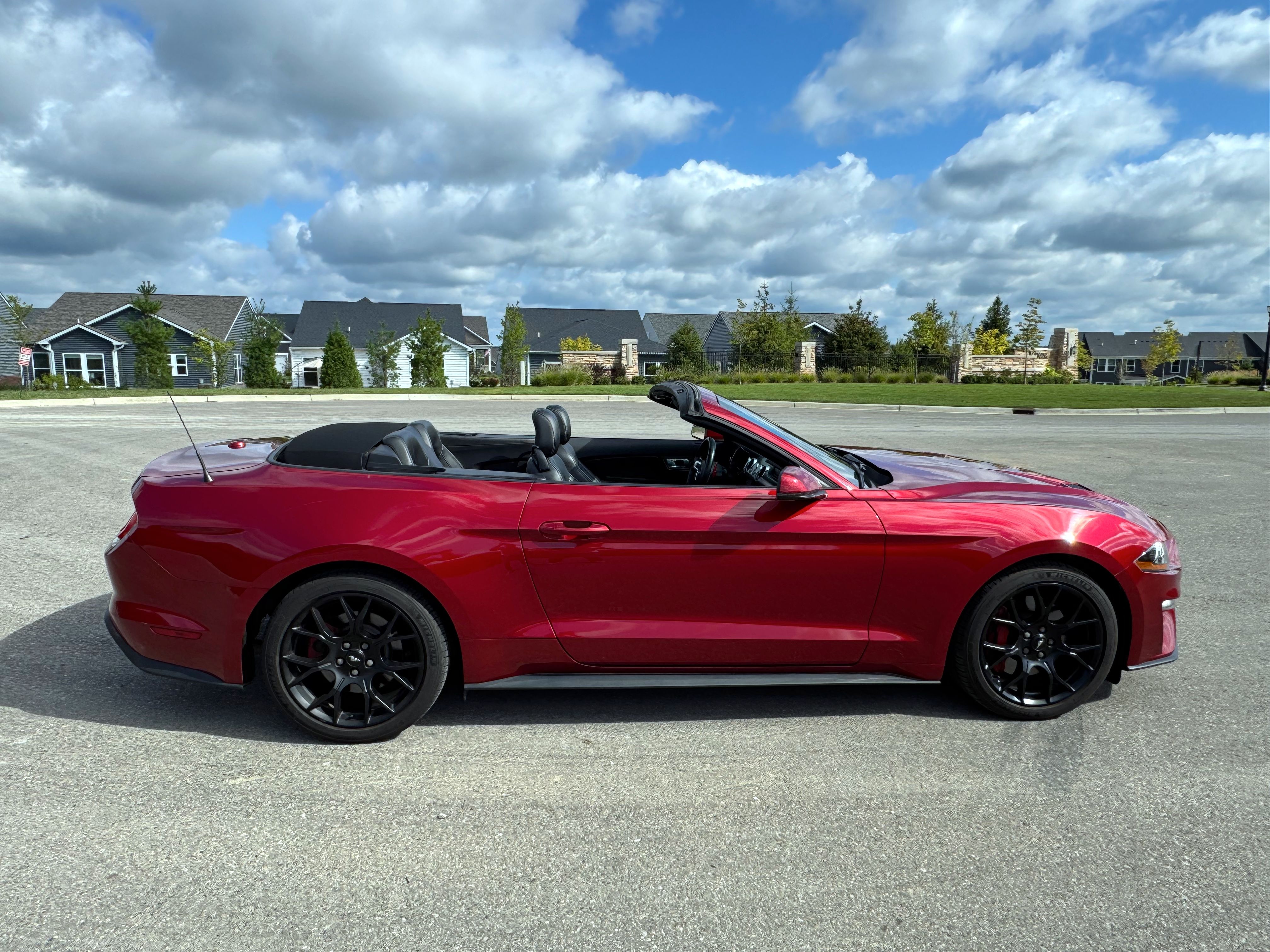 Used 2018 Ford Mustang Premium w/ Ecoboost Performance Package RWD image 18
