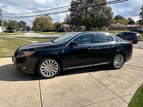 Used 2013 Lincoln MKS AWD image 2