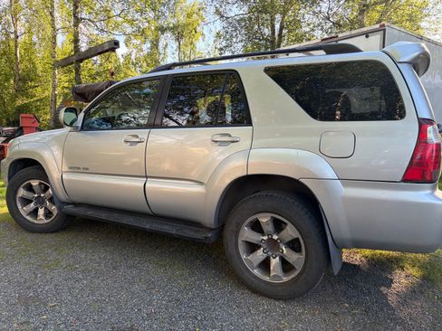Used 2006 Toyota 4Runner Limited w/ Preferred Accessory Pkg AWD/4WD image 10