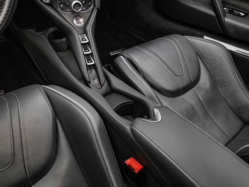 Used 2018 McLaren 720S Luxury RWD image 5