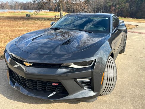 Used 2017 Chevrolet Camaro SS RWD image 10
