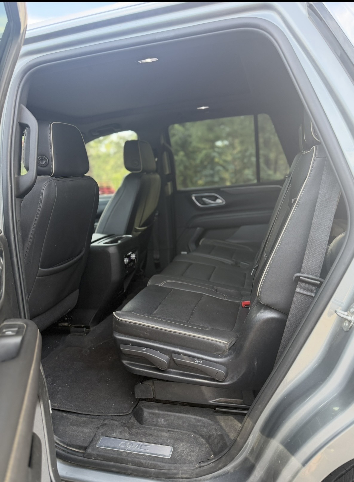 Used 2023 GMC Yukon SLT AWD/4WD image 10