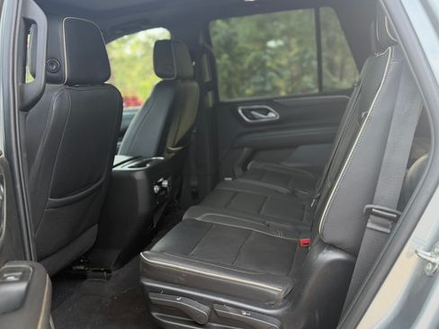 Used 2023 GMC Yukon SLT AWD/4WD image 10