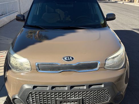 Used 2014 Kia Soul FWD image 1