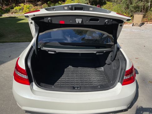 Used 2010 Mercedes-Benz E 550 Coupe image 9