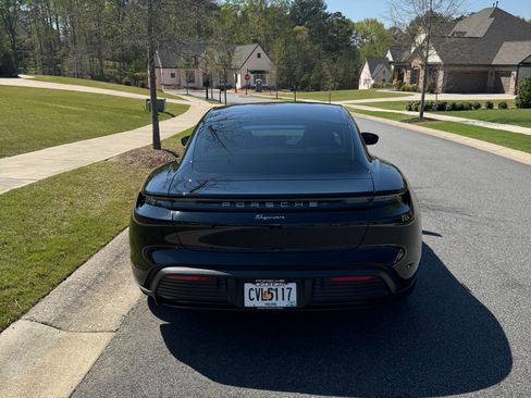 Used 2022 Porsche Taycan image 4