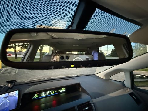 Used 2014 Toyota Prius V Five FWD image 13