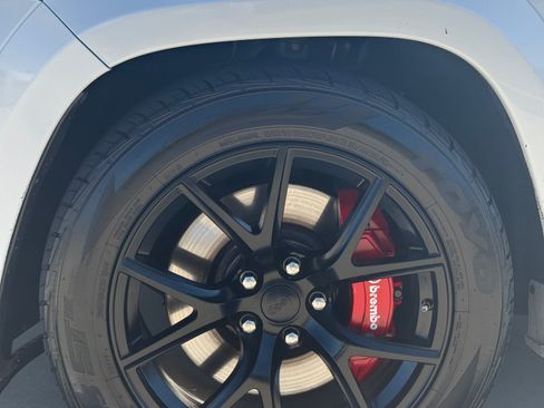 Used 2017 Jeep Grand Cherokee SRT image 9