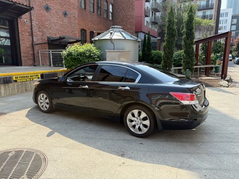 Used 2010 Honda Accord EX-L image 4