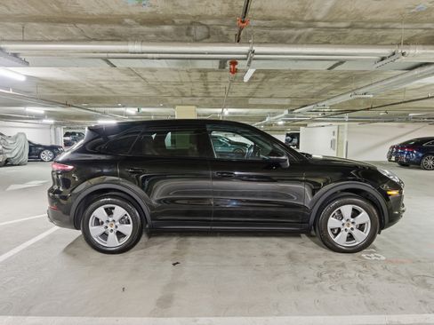 Used 2019 Porsche Cayenne Sport Utility 4D image 8