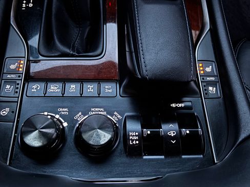 Used 2016 Lexus LX 570 4WD w/ Luxury Package image 12