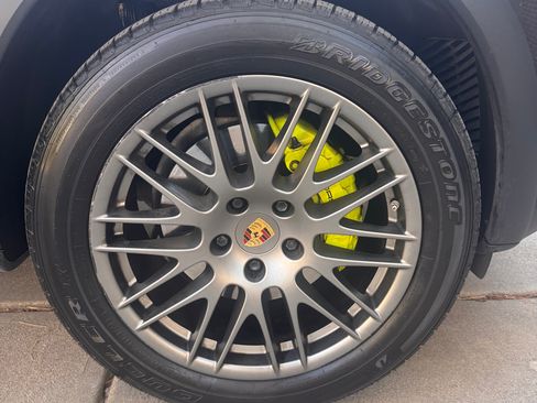 Used 2017 Porsche Cayenne S Platinum image 21