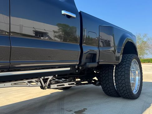 Used 2025 Ford F450 Platinum w/ Platinum Plus Package image 11