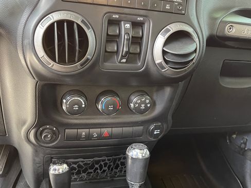 Used 2014 Jeep Wrangler Unlimited Sport w/ Quick Order Package 24S AWD/4WD image 5