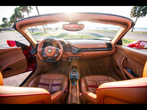 Used 2015 Ferrari 458 Spider image 5