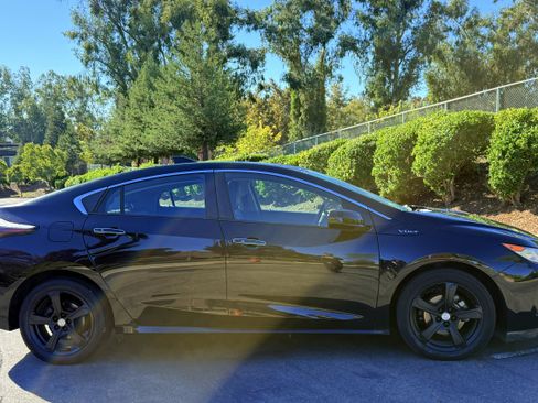 Used 2018 Chevrolet Volt LT w/ LT Driver Confidence Package image 10