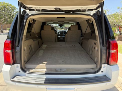 Used 2020 Chevrolet Suburban Premier w/ Premier 6.2L Value Package AWD/4WD image 19