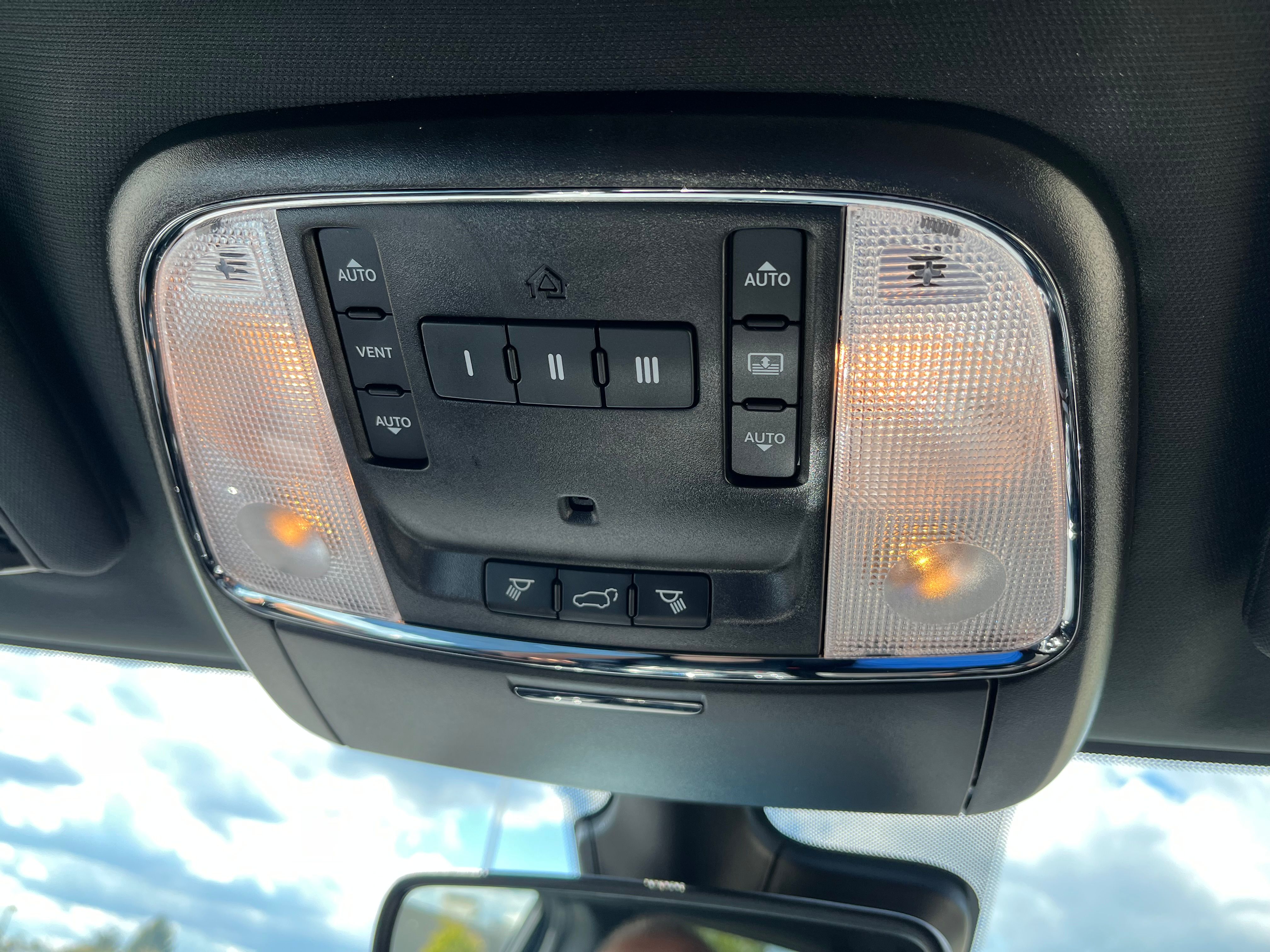 Used 2021 Jeep Grand Cherokee Overland AWD/4WD image 17