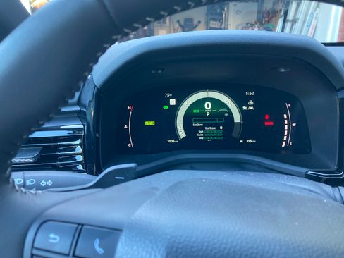 Used 2025 Toyota Camry SE image 5