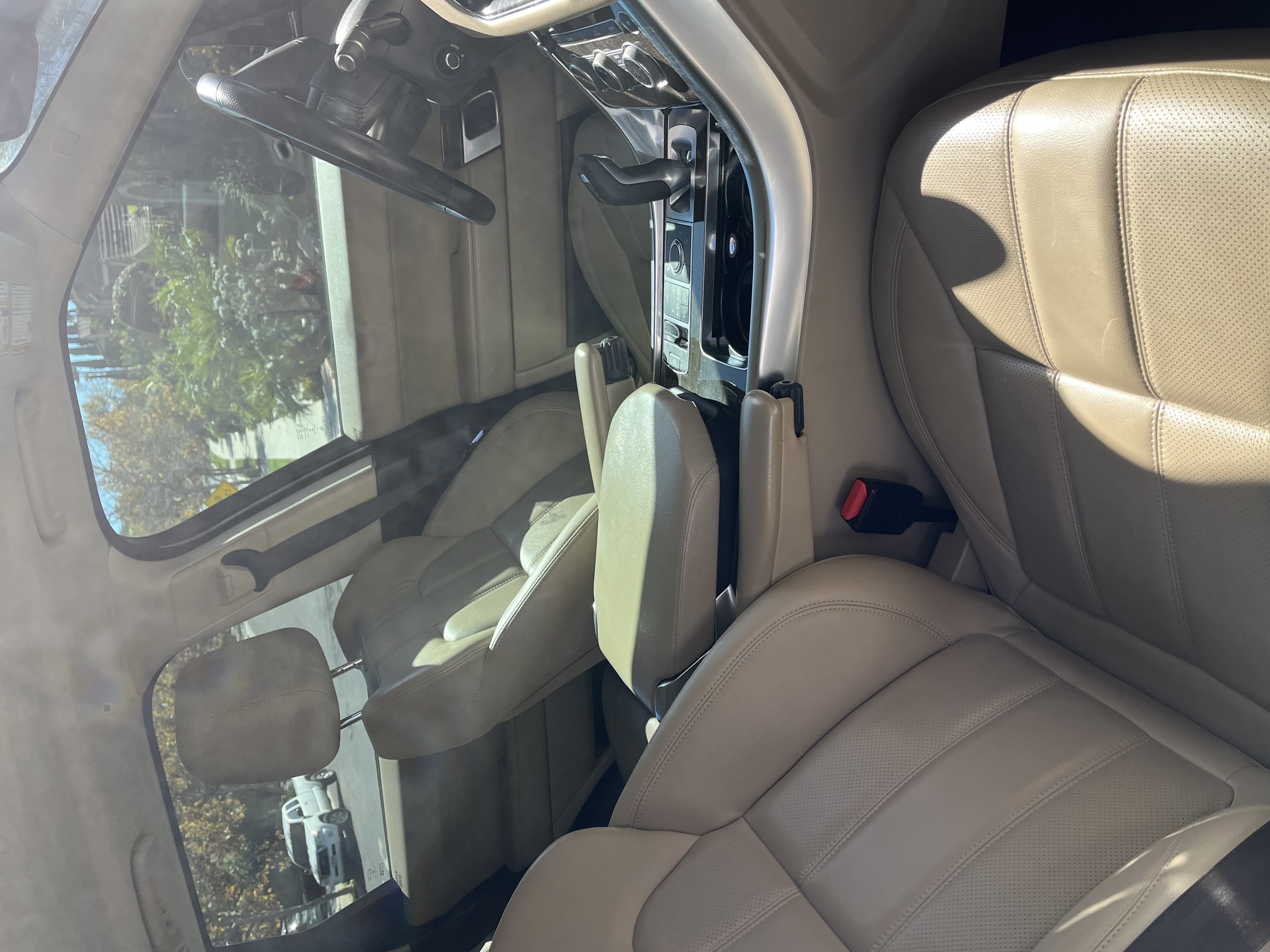 Used 2016 Land Rover Range Rover Sport SE AWD/4WD image 9