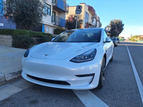 Used 2023 Tesla Model 3 Standard Range image 9