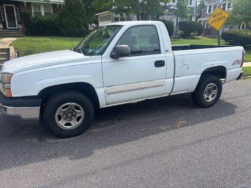Used 2004 Chevrolet Silverado 1500 LS w/ Light Duty Power Package AWD/4WD image 11