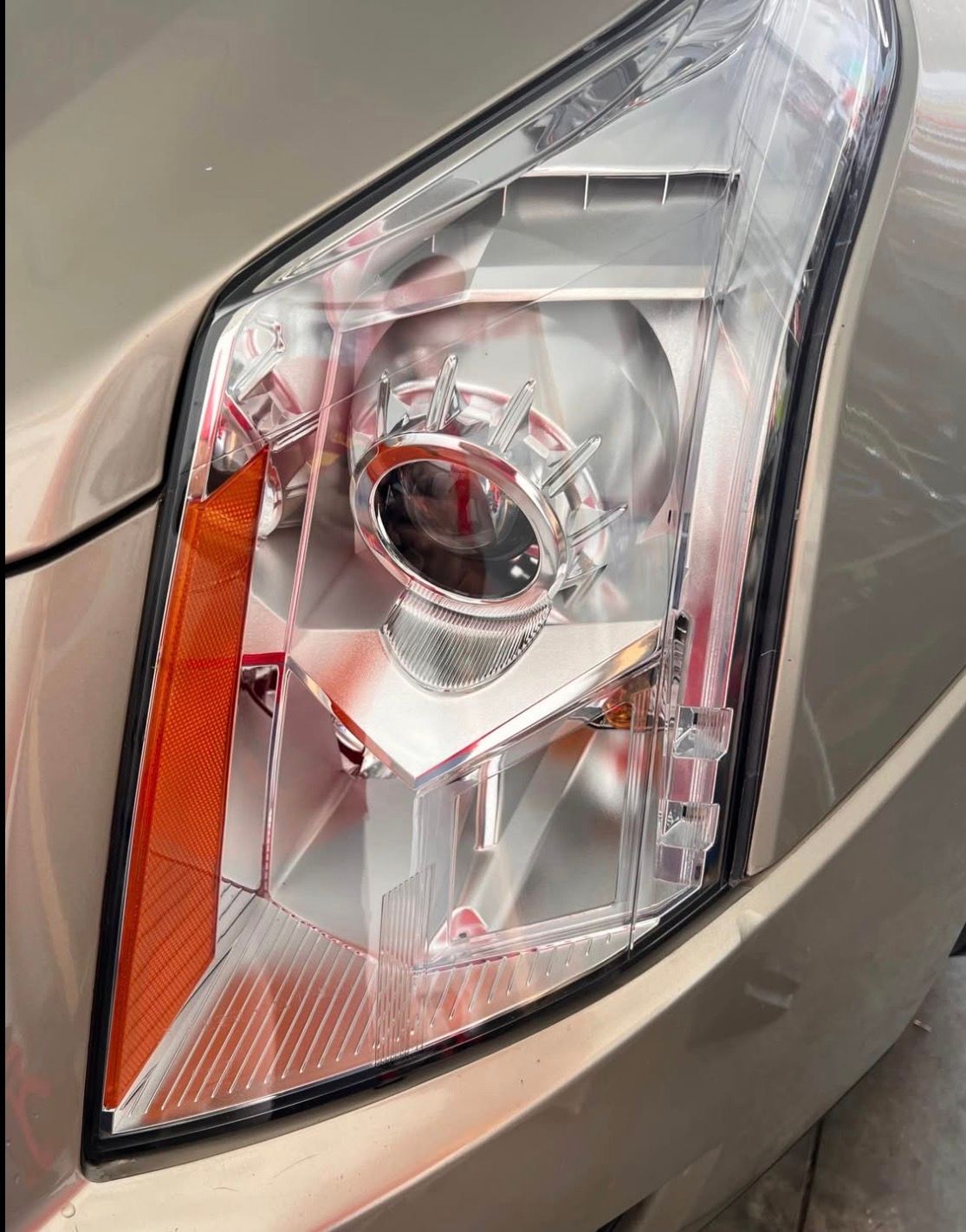 Used 2015 Cadillac SRX Luxury w/ Driver Awareness Package FWD image 8