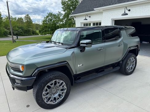 Used 2024 GMC Hummer EV 3X w/ LPO, Illumination Package image 9