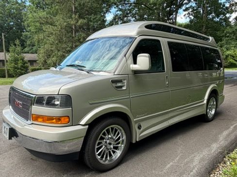 Used 2021 GMC Savana 2500 RWD image 2