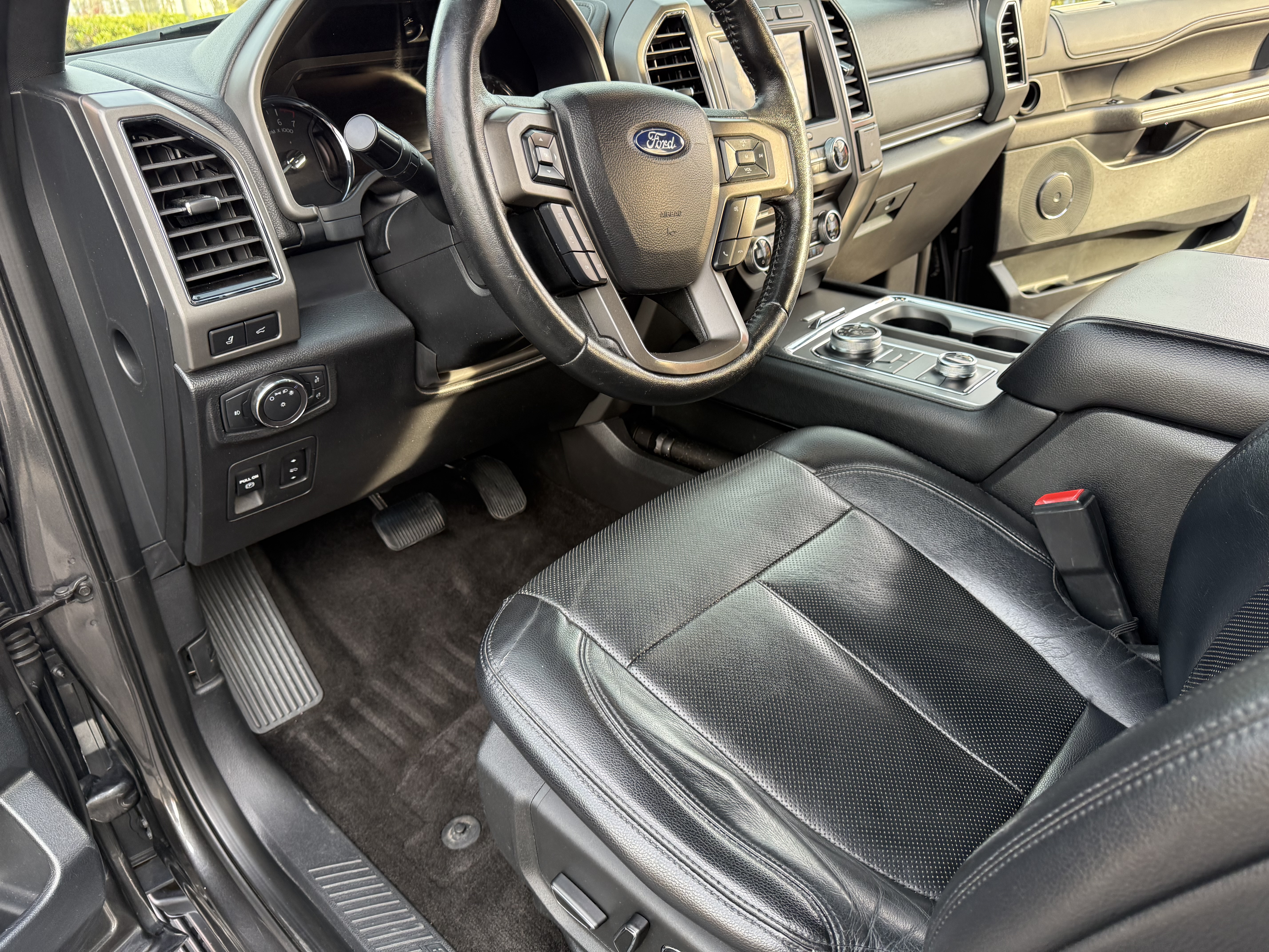 Used 2018 Ford Expedition Max XLT w/ Equipment Group 202A AWD/4WD image 10