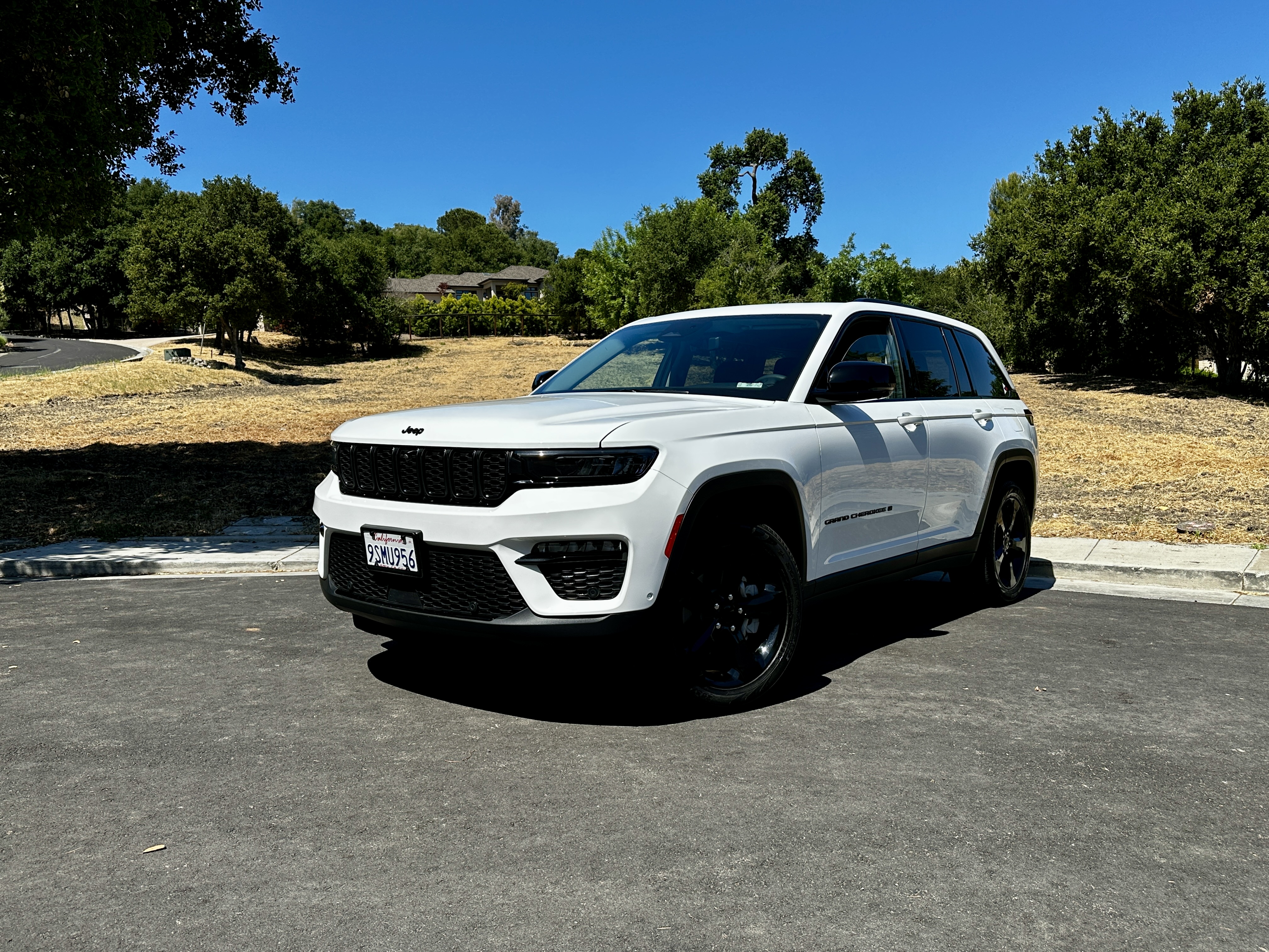 Used 2024 Jeep Grand Cherokee Limited w/ Luxury Tech Group II RWD image 4