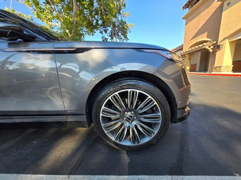 Used 2018 Land Rover Range Rover Velar R-Dynamic SE image 22