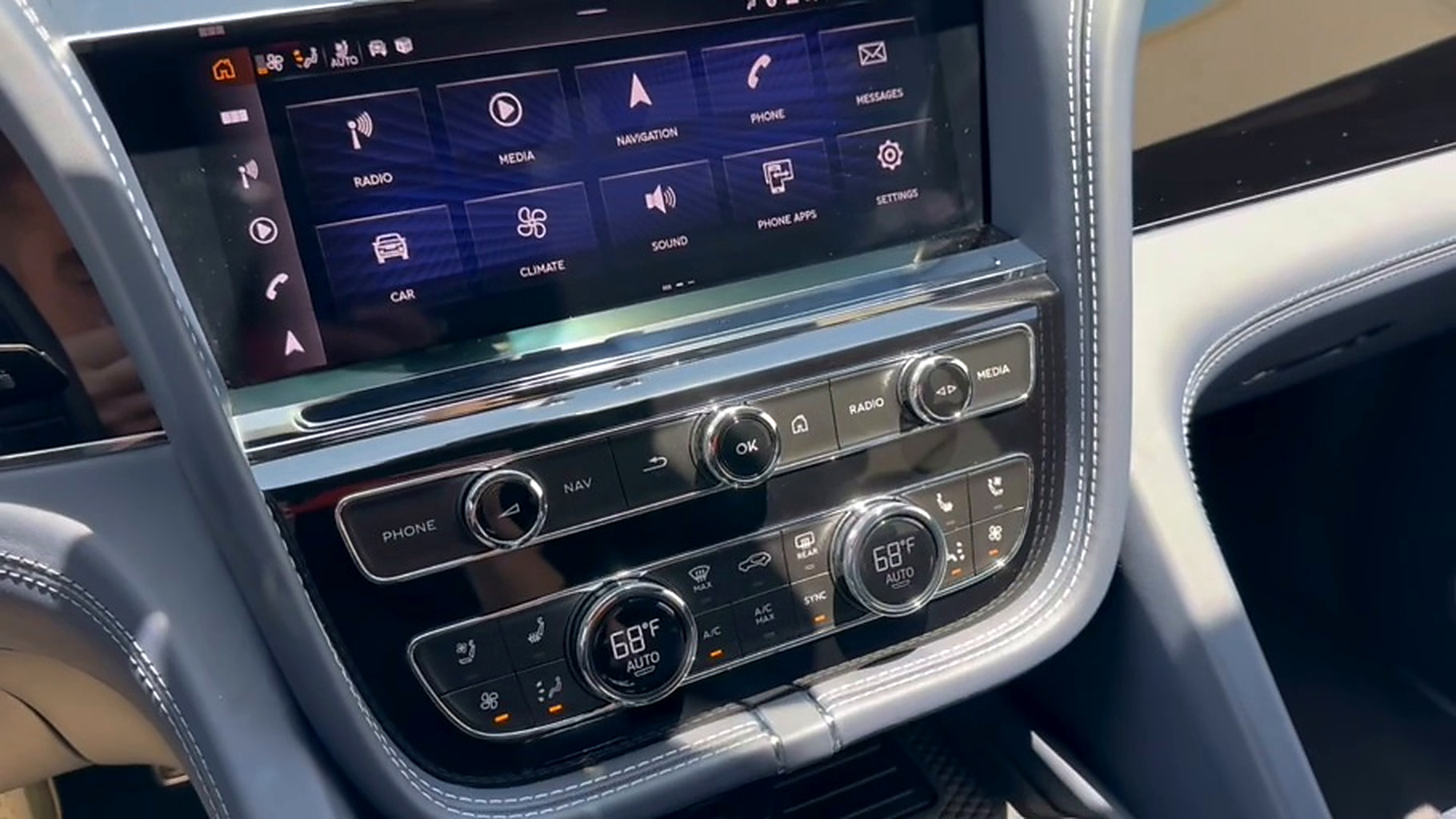 Used 2021 Bentley Bentayga AWD/4WD image 30
