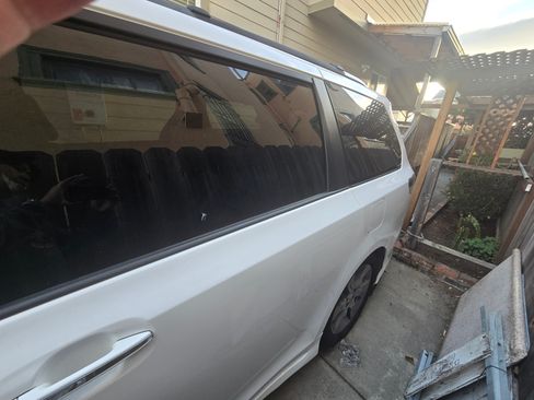 Used 2015 Toyota Sienna SE Premium image 5