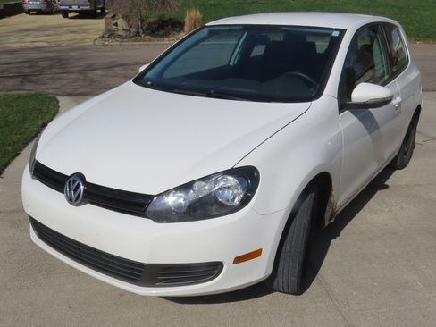 Used 2012 Volkswagen Golf 2.5L Hatchback 2D image 2