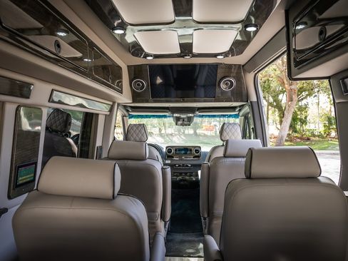 Used 2022 Mercedes-Benz Sprinter 2500 image 13