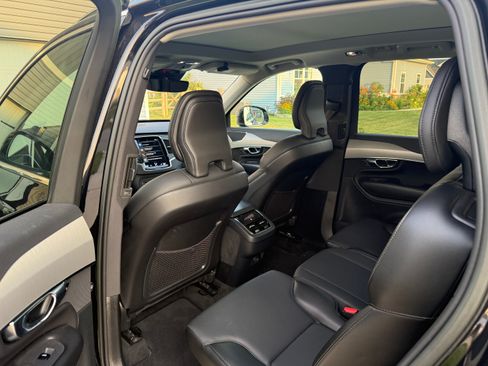 Used 2022 Volvo XC90 T5 Momentum AWD/4WD image 14