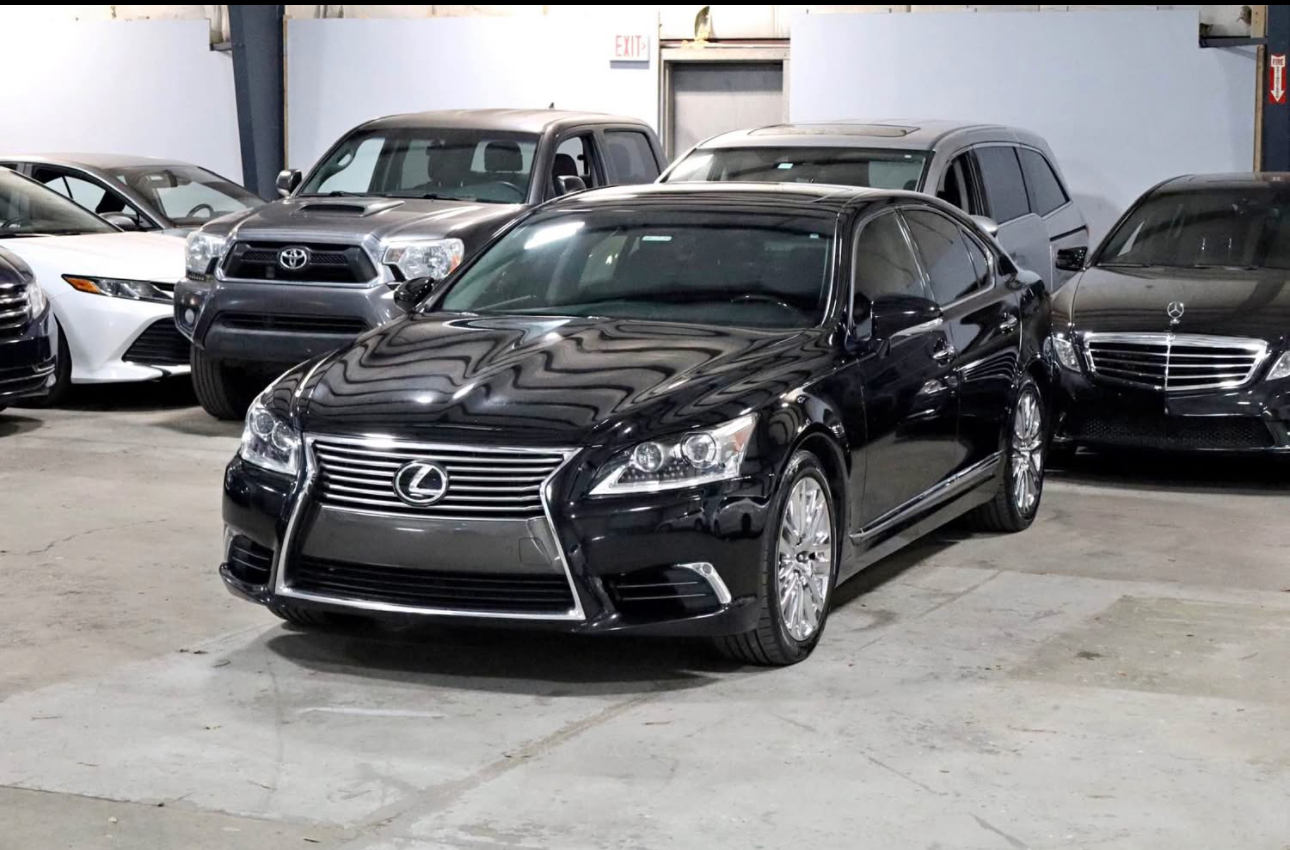 Used 2013 Lexus LS 460 w/ Comfort Pkg RWD image 2